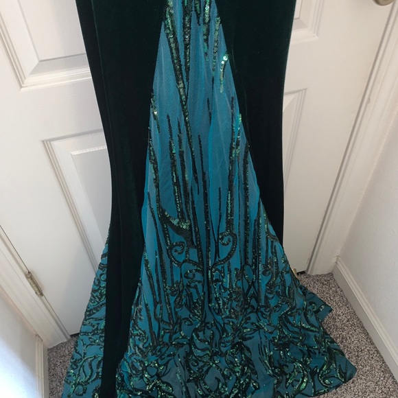 Emerald Velvet Dress - Picture 11 of 12